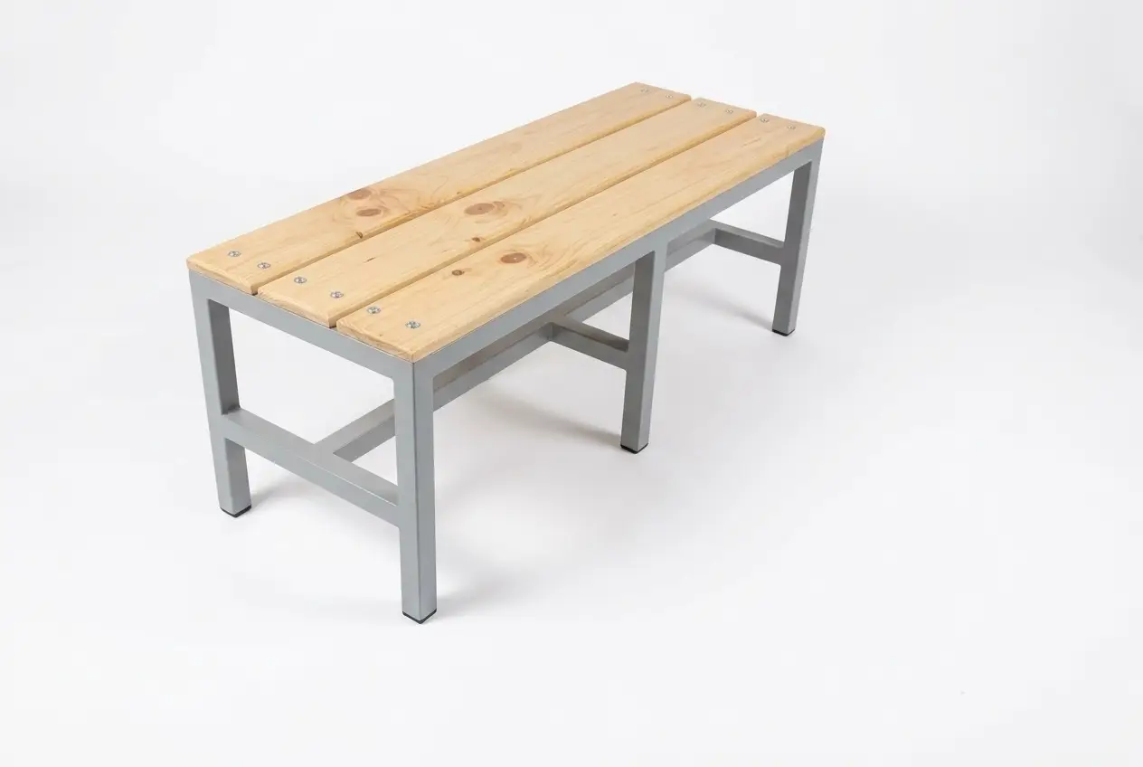bancas de madera y metal en Lima